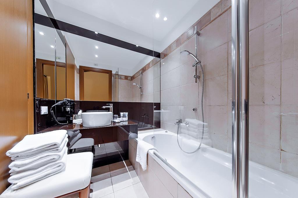 Excel Hotel Naviglio - Ca'Bianca ميلان المظهر الخارجي الصورة